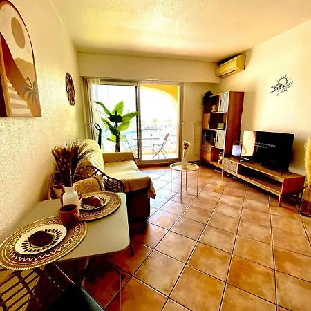 Azur Avec Vue Sur L'ile De Port Cros Apartamento *