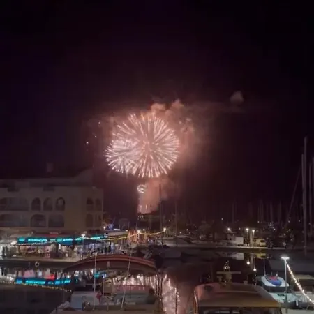 Azur Avec Vue Sur L'île De Port Cros