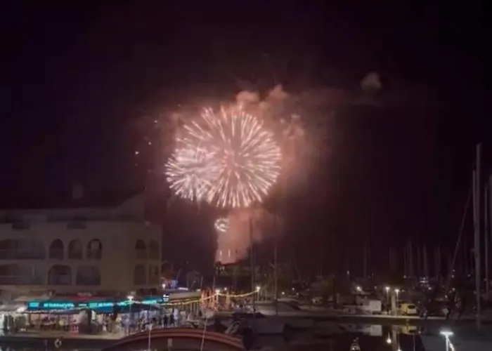 Azur Avec Vue Sur L'île De Port Cros